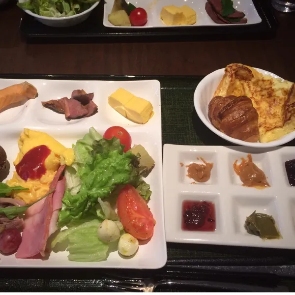 今回の旅行で一番楽しみだった、日本一の朝食のホテルピエナのバイキングー(*´艸｀*)♡
フレンチトーストとか、ミルキッシュジャムとかとろろご飯やスープやオムレツやスイーツのバイキング♡♡♡|ayumiさん