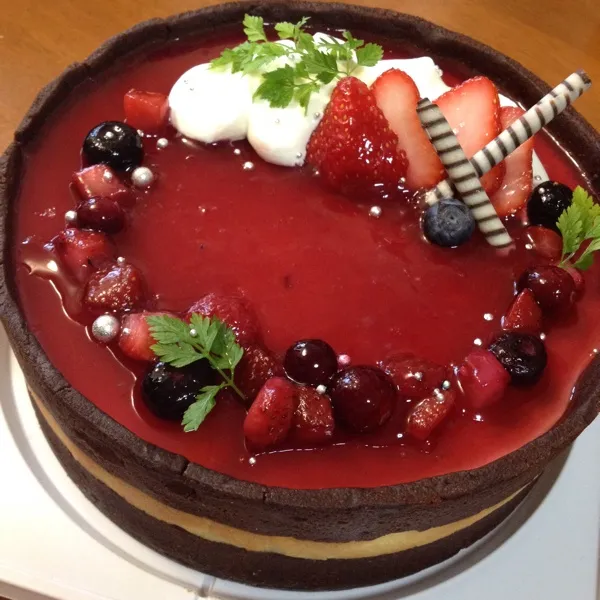 Snapdishの料理写真:ベイクドとレア 二層のチーズケーキタルト♡
上はミックスベリーのゼリー♪*.°|417さん