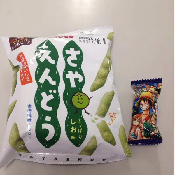 おばーちゃんからもらった、さやえんどうのスナック菓子♡久しぶりに食べたら美味しかったぁー((´∀｀*))♡
ワンピースは温子さんのユニバのお土産ー☆ホワイトクランチチョコ♡
4枚目のルフィもクッキー♡|ayumiさん