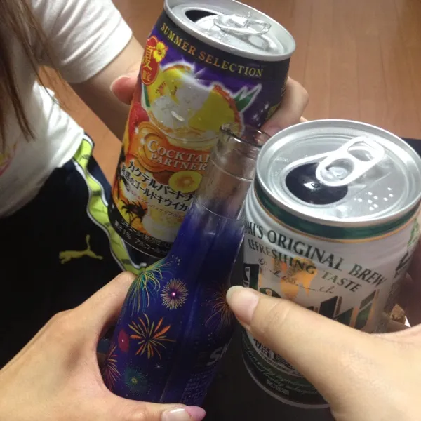 ゆちゃん家でめーちゃんと飲みー❀.(*´◡`*)❀.
久しぶりにめちゃ飲んだー♡
一応気にして糖類0☆
パスタスナックと明太子オムレツと海老マヨともやしいため作った♡デザートにチェリー♡|ayumiさん