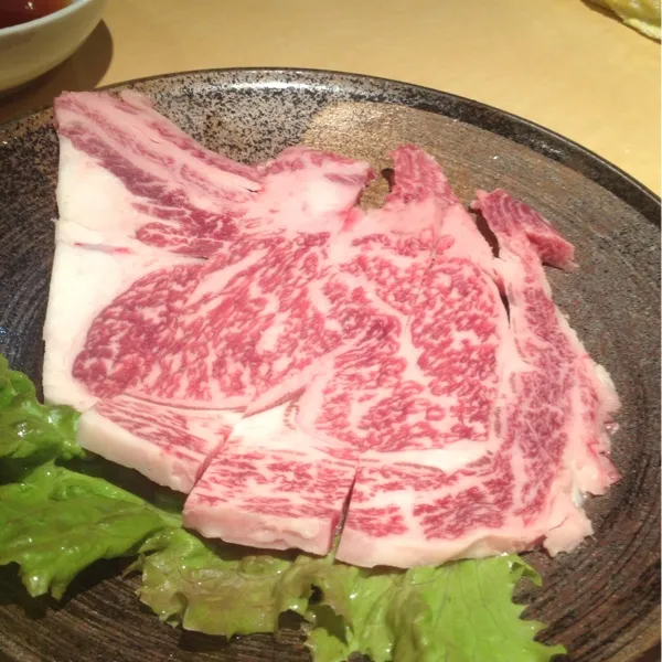 私の誕生日ゃから、広島帰りにえびすの焼肉ー♡
ここの焼肉安くてめちゃめちゃ美味しいー٩꒰ಂ❛ ▿❛ಂ꒱۶♡特上ロースとユッケとカルビがめちゃ美味しくてとろける…♡|ayumiさん