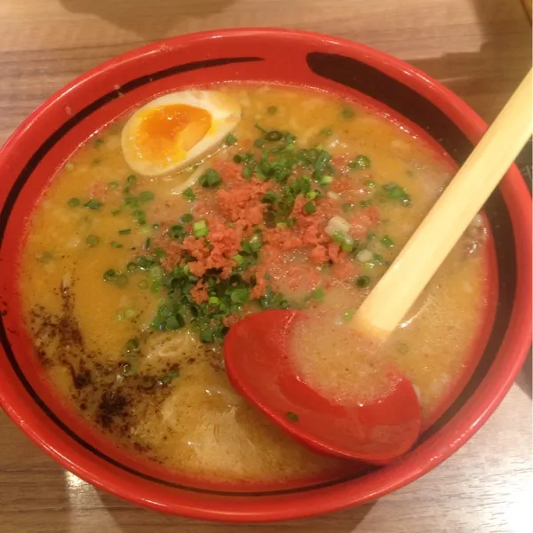 ゆちゃんと北海道旅行ー(*´艸｀*)
第1段は、味噌ラーメン♡
エビの風味と味噌がマッチして、豚骨もあるからこってりしてるけど、美味しすぎたー((´∀｀*))細麺でも、普通くらいー☆|ayumiさん