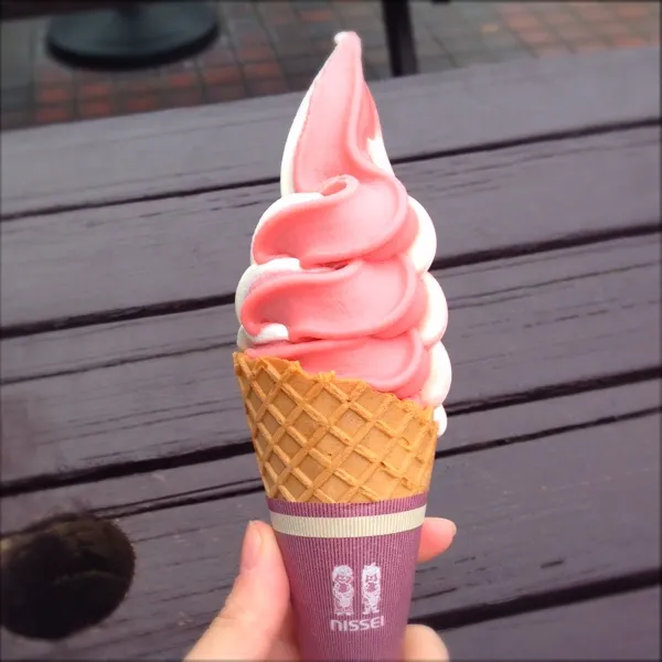 Snapdishの料理写真:苺のソフトクリーム🍓🍦美味しかった(*ﾟvﾟ*)❤️|ぷーさん