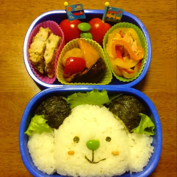 Snapdishの料理写真:プチ遠足用お弁当
Picciousを参考に♡
くまさんの中身はシャケたらこ♬|＊にちか＊さん