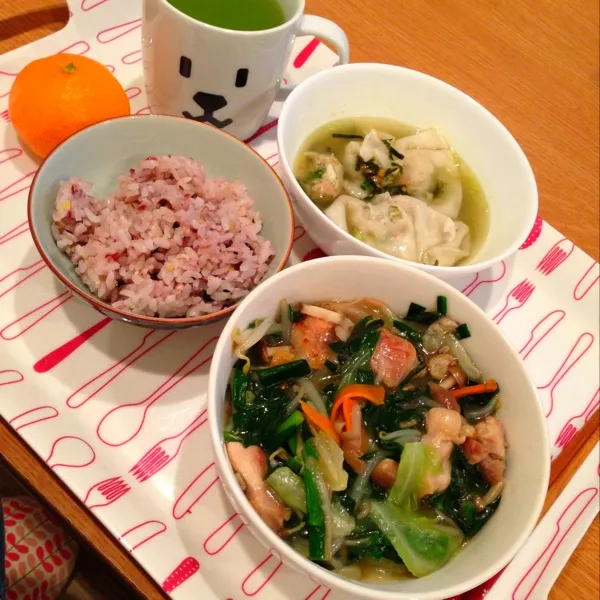 鶏と野菜のとろとろ炒め
餃子スープ
みかん付き|みつほさん