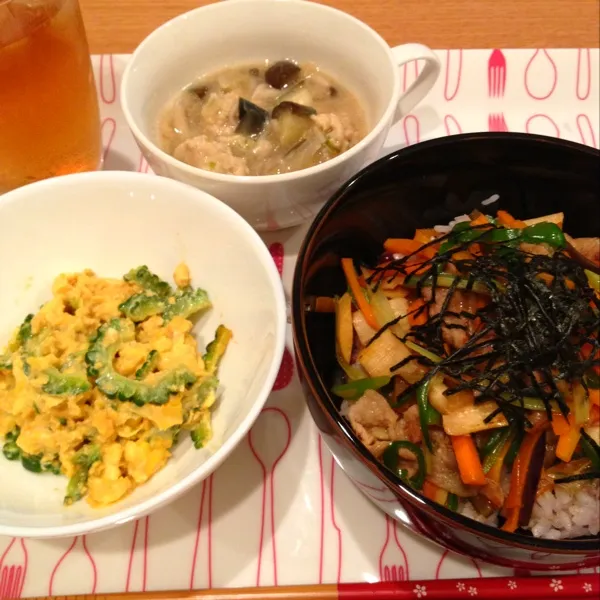 肉より野菜が多い焼肉丼
ゴーヤとたまごのオイマヨ炒め
豚だんご味噌汁|みつほさん