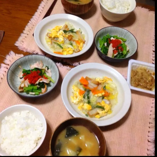 Snapdishの料理写真:☆白菜と玉子のあんかけ
☆菜っ葉と鶏の酢の物
☆納豆
☆じゃがいもワカメみそ汁|さみぃさん