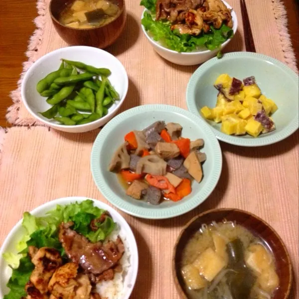 Snapdishの料理写真:☆焼き肉丼
☆筑前煮
☆さつまいもマヨ和え
☆枝豆
☆もやしワカメみそ汁|さみぃさん