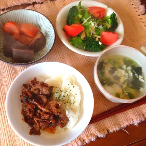 ☆プルコギ丼
☆煮物
☆水菜サラダ
☆玉子わかめスープ|さみぃさん