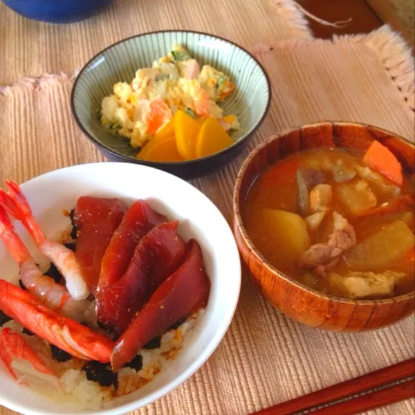 Snapdishの料理写真:☆海鮮丼
☆豚汁
☆ポテトサラダ|さみぃさん