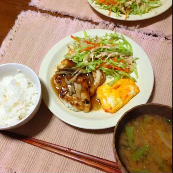 Snapdishの料理写真:☆豆腐ハンバーグ
☆カニかま卵焼き
☆サラダ
☆大根みそ汁|さみぃさん