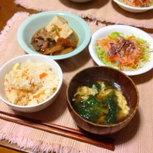 Snapdishの料理写真:☆たけのこご飯
☆ほうれん草と卵のみそ汁
☆肉豆腐
☆サラダ|さみぃさん