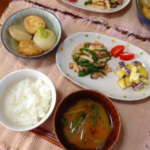 ☆ピーマンたけのこ豚肉の中華炒め
☆カブとがんもの煮物
☆さつまいものマヨ和え
☆カブの葉と玉ねぎのみそ汁|さみぃさん