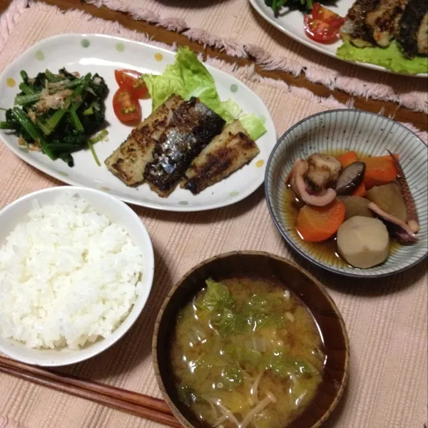 ☆さんまの香味パン粉焼き
☆煮物
☆ほうれん草おひたし
☆えのき白菜みそ汁|さみぃさん