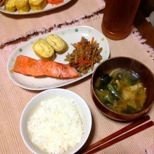 ☆焼き鮭
☆きんぴらごぼう
☆卵焼き(しらす、青のり入り)
☆わかめキャベツえのきみそ汁|さみぃさん