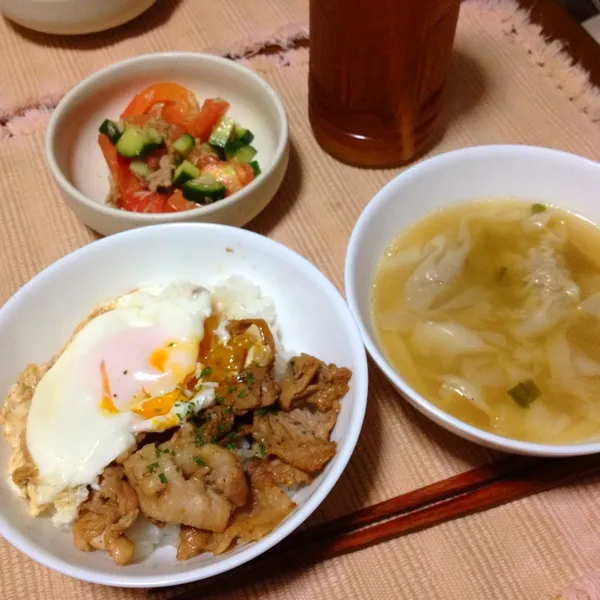 スタミナ丼、ワンタンスープ、トマトきゅうりツナの和物|さみぃさん