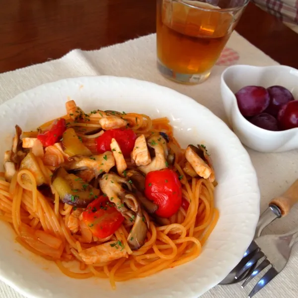 ☆チキン舞茸ナスのトマトパスタ
トマトのパスタ大好き〜(≧▽≦)☆|さみぃさん