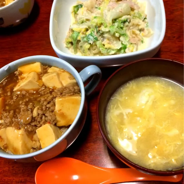 Snapdishの料理写真:晩ごはん♡
麻婆豆腐丼
コーン中華スープ
白菜ツナサラダ|eri--naさん