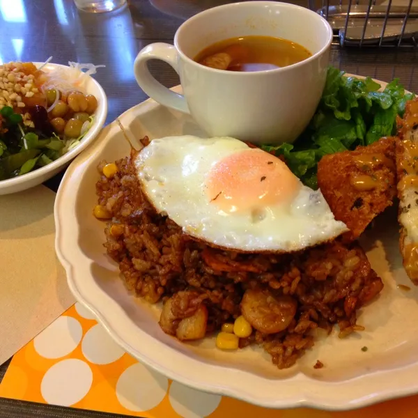 Snapdishの料理写真:ハラダバー付きのボリュームたっぷりランチ(⌒▽⌒)🎵|はるみさん