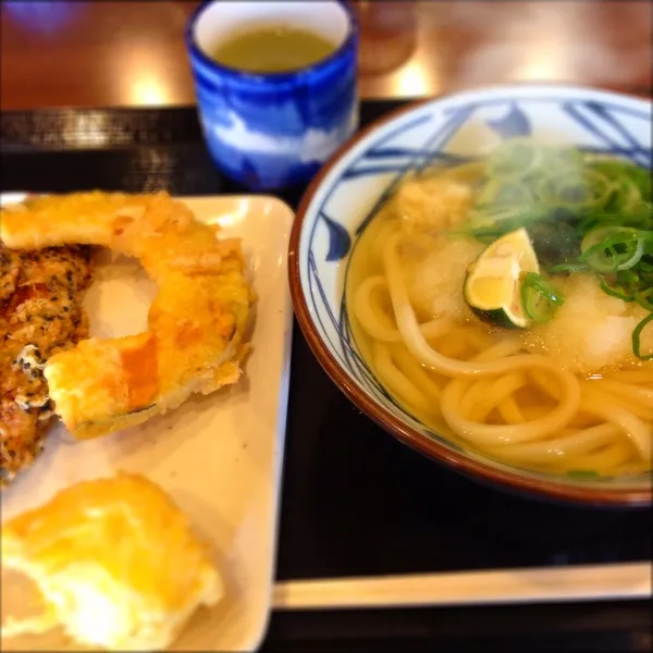 Snapdishの料理写真:おろしかぼすうどん、半熟玉子・黒胡麻かしわ・かぼちゃの天ぷら 久しぶりで 美味しかった〜(o^^o)|はるみさん