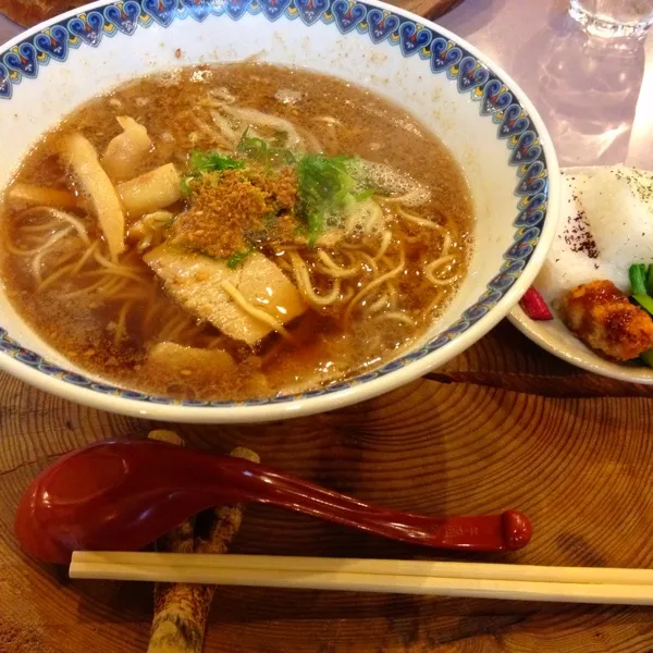 尾道ラーメンです(^O^)／ お風呂屋さんを改装したごはん屋さんで🎵レトロで可愛かった！ラーメンも美味しかった〜|はるみさん