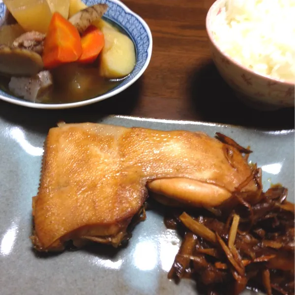 夜遅い夕食は、ヘルシーにカレイの煮付けと煮物(^o^)|tenraiさん