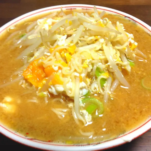 Snapdishの料理写真:今日のランチは、サッポロ一番みそラーメン！|tenraiさん