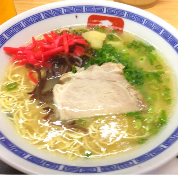 今日の夜の2件目に食べたラーメン、とんこつなのにあっさりしていて、美味でした！|tenraiさん