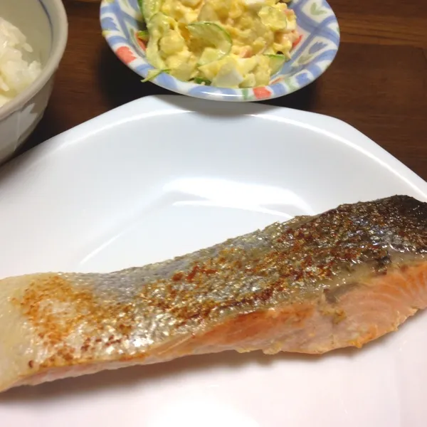 今日の夕食は、サーモンのムニエル(^o^)|tenraiさん