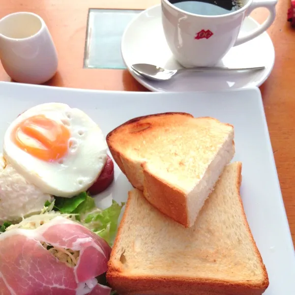 モーニング中、ゆったりとした時間を楽しんでます(^｡^)|tenraiさん