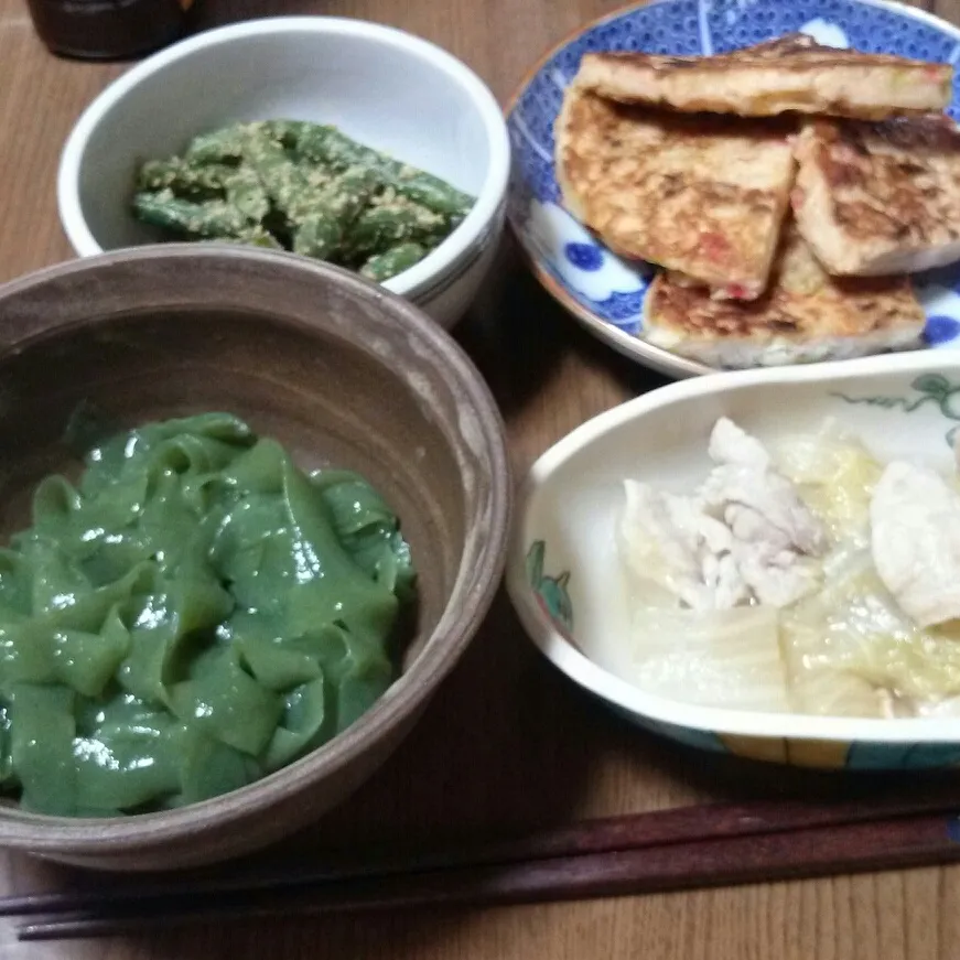 今日の晩御飯なり!!
今日のメインはわかめ味のこんにゃく!!
美味そ♡|なっちゃんさん