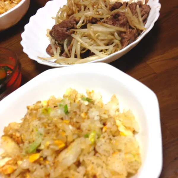 Snapdishの料理写真:チャーハンと牛肉ともやしの炒め物(^o^)|tenraiさん