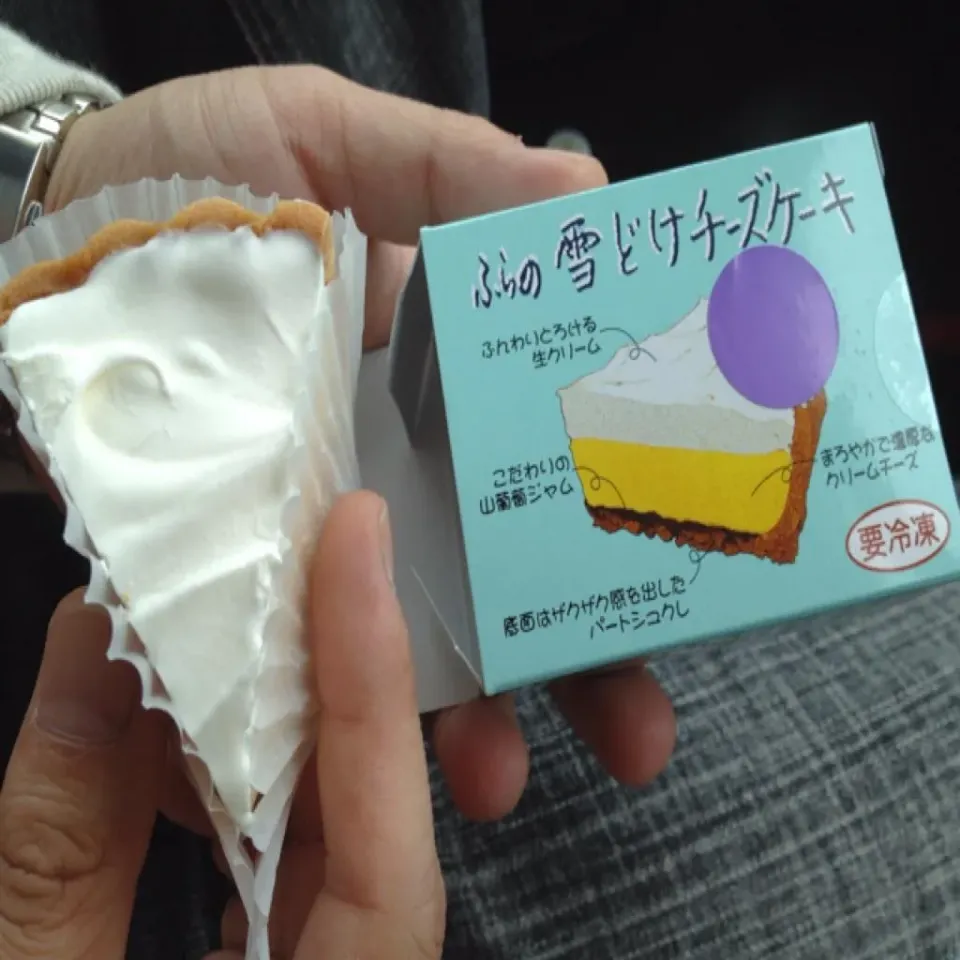 富良野の雪解けチーズケーキ(⑅ ॣ•͈૦•͈  ॣ)꒳ᵒ꒳ᵎᵎᵎ 
これ、食べたトキ衝撃やったー♡
一緒に食べたから？|ayumiさん