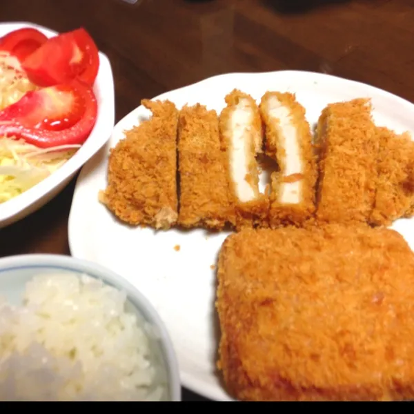 今日の夕食は、トンカツとハムカツ(^o^)
イトーヨーカドー製です。|tenraiさん