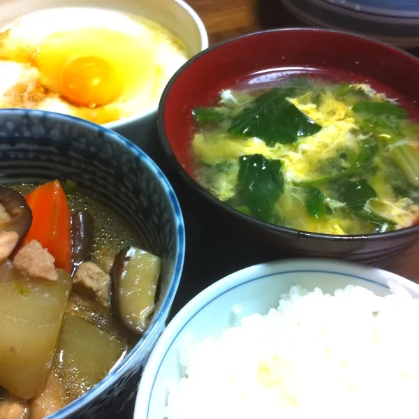 今日の夕食は、質素に、ご飯、味噌汁、煮物にとろろ(^o^)|tenraiさん