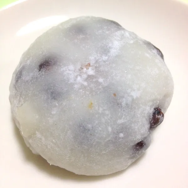 豆大福(つぶあん)！厳選されたやわらかい赤えんどう豆をたっぷりと生地に合わせ、自家製粒あんを包んだソフトな生地と、歯ざわりのよい豆はほどよく塩味がきいていて、粒あんの甘さとよくマッチしています。大好き|ezomomonga88さん