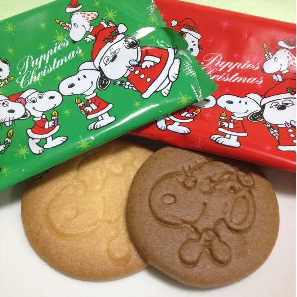 プレーンとチョコ風味のクッキー！USJのお土産らしいです。パッケージがクリスマス柄でかわいい。|ezomomonga88さん