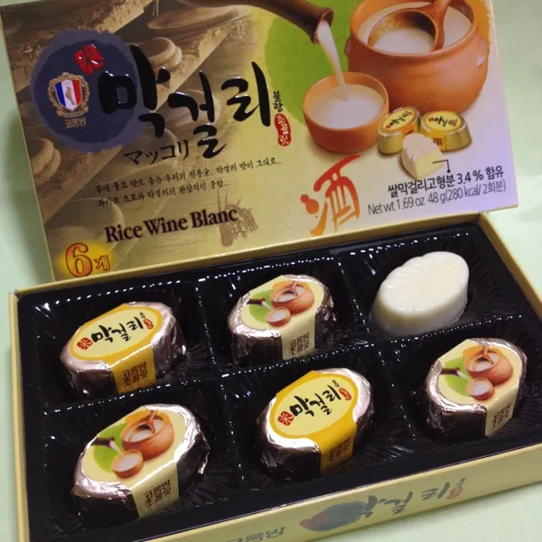 韓国土産にいただいたチョコレートです！ホワイトチョコの中にマッコリ？が。意外に美味でした。|ezomomonga88さん