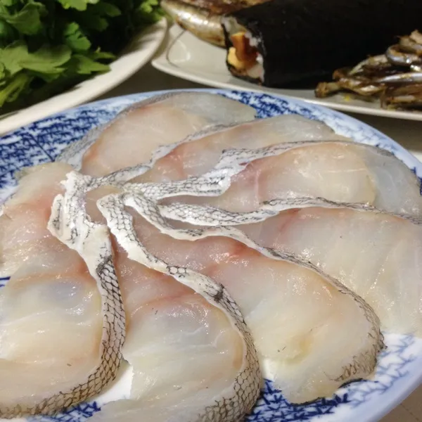 メインの鱈チリと今日の冷蔵庫の中…
冷蔵庫も二つあるけど、どっちも満タン！
大貧民ゆえ、買える時に買い込んで置かないと、お金が無くなったら即飢えるから…
これ位あれば、なんか有っても暫く食いつなげる…|うぉずさん