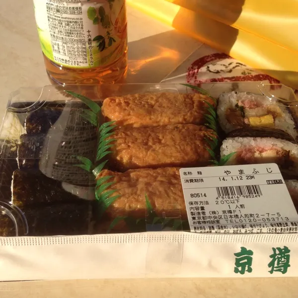 メッセの会場を抜けて海老名SAで、お昼ごはん…
お土産も買って…
(=^ェ^=)|うぉずさん