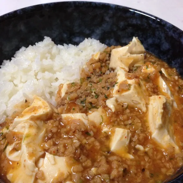 お昼は…
もっちろん！
昨日の麻婆豆腐の残りで、麻婆丼なり！
ま、間違いない美味しさですよねぇ〜
(=^ェ^=)|うぉずさん