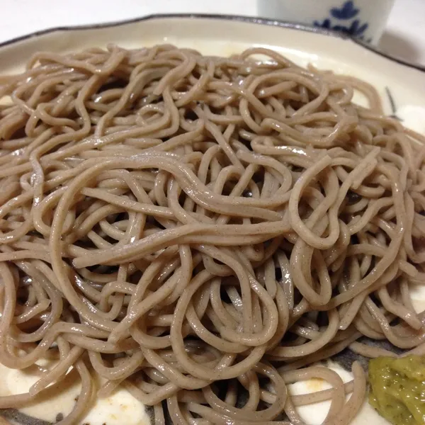 ちょっち早めのお昼は…
盛り蕎麦なり！
ってか、前に買って忘れてた半生の蕎麦が出てきたので…σ(^_^;)
美味しく出来たので良しとするか…
(=^ェ^=)|うぉずさん