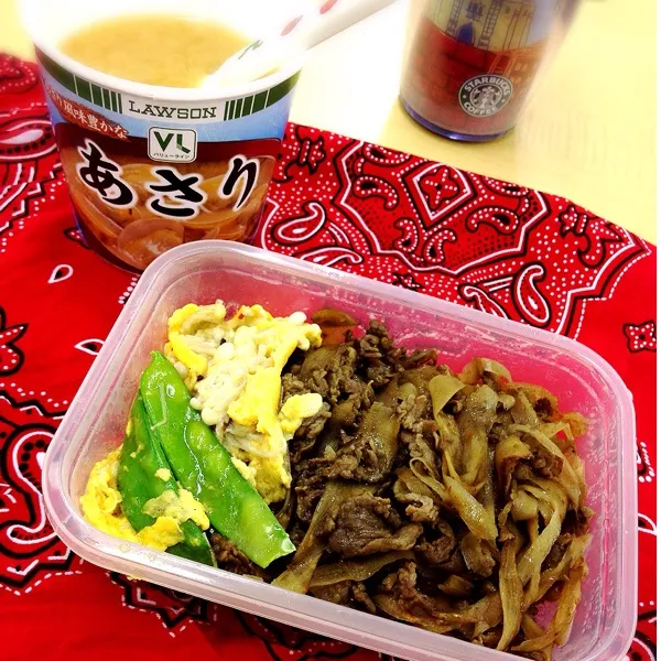 作り置きしてた牛肉と牛蒡のしぐれ煮、昨日の玉子とじの残りを丼にしたお弁当とあさり味噌汁|imi243さん