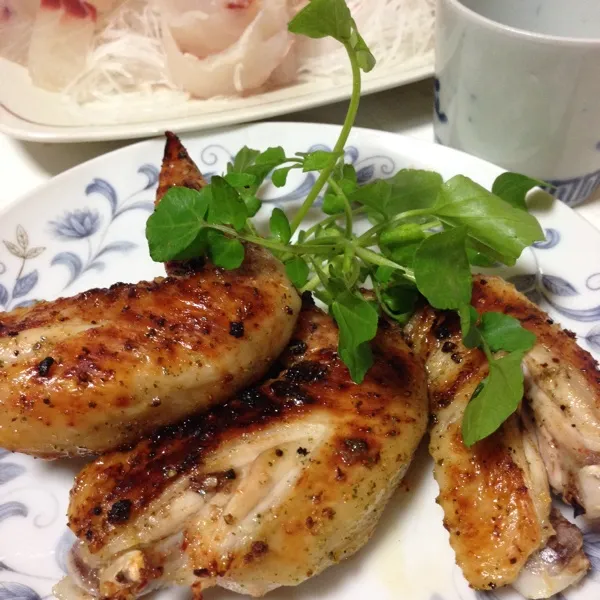 お酒のアテは…
手羽先のクレソ焼きなり！
まぁ〜いつも通り良い焼き目が付いたよぉ〜
(=^ェ^=)|うぉずさん