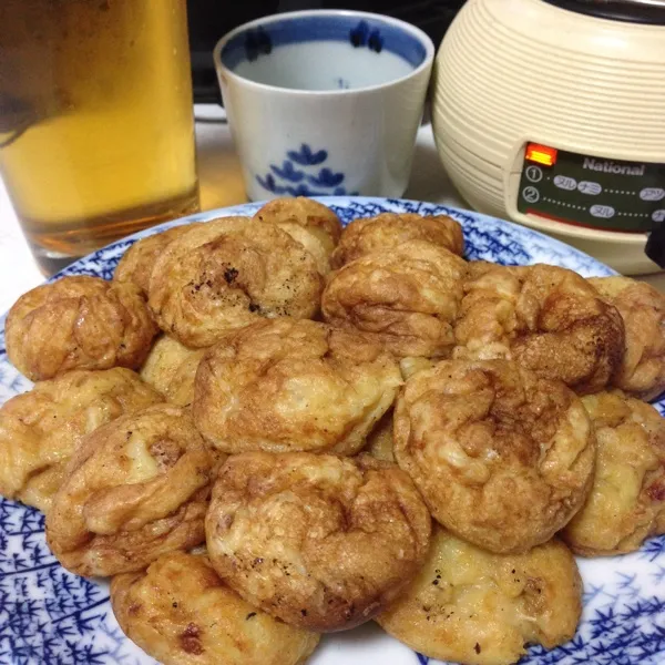 Snapdishの料理写真:たこ焼きとオデン…
なんか、一日中ウチに居てチマチマ食べてると、何を食べたいのか分からなくなってきたダヨ！
まだ鱈も残ってるから鍋もしないといけないんだけど…
(=^ェ^=)|うぉずさん