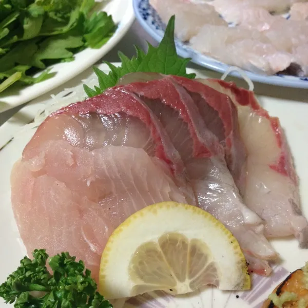 やっと魚屋さんに行けたぁ〜
カンパチのお造りと砂肝とムネ肉の串焼きなり！
熱燗が美味しい季節になってきたねぇ〜
(=^ェ^=)|うぉずさん