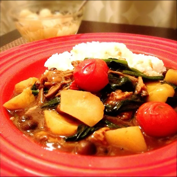 しめじとほうれん草のカレー
鶏がらスープで作ったから肉入ってないけど、濃厚なチキン味\(//∇//)\|imi243さん