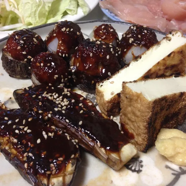 焼き物色々…
ナスと里芋の田楽、厚揚げの炙りなり！
里芋…トロトロだよぉ〜
(=^ェ^=)|うぉずさん