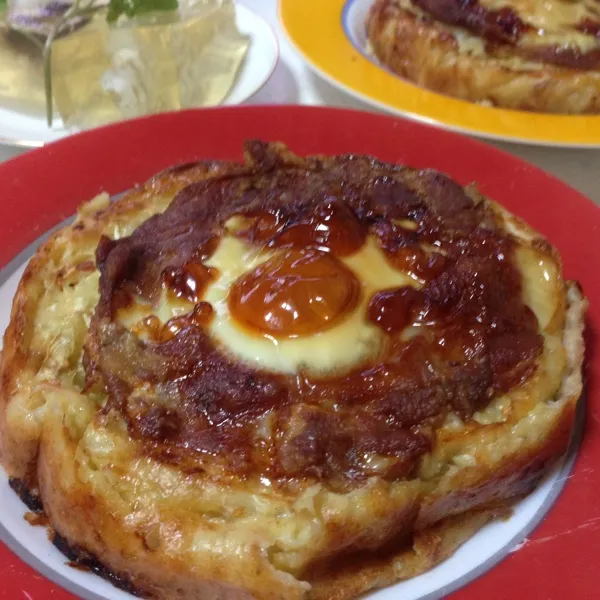 んで、お好み焼きなり！
思いついてケーキの型に生地を入れてオーブンで焼いてみた…
ん〜〜〜
玉子を最初から入れちゃったから、ちょっと焼け過ぎた…
焼きあがり前に入れれば良かったなぁ〜
(=^ェ^=)|うぉずさん