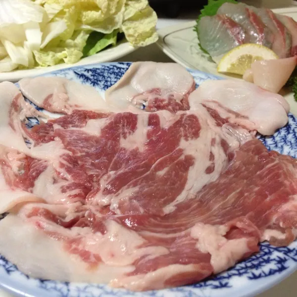 豚シャブなり！
お肉の鍋はかなり久しぶりかな？
ま、トントンセールとかで豚肉が安かっただけなんだけどねぇ〜
(=^ェ^=)|うぉずさん